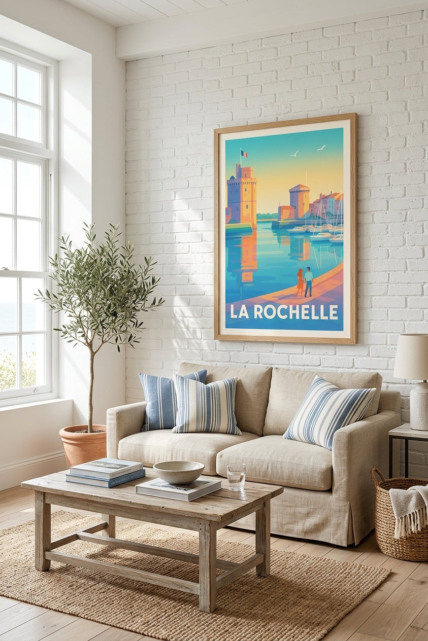Affiche de La Rochelle - Vieux-Port et tours - illustration vintage encadrée dans un salon | Afich