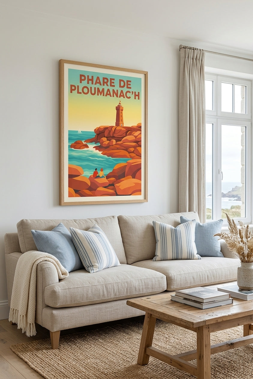 Affiche du phare de Ploumanac'h sur la côte de granit rose, encadrée dans un salon breton lumineux | Afich
