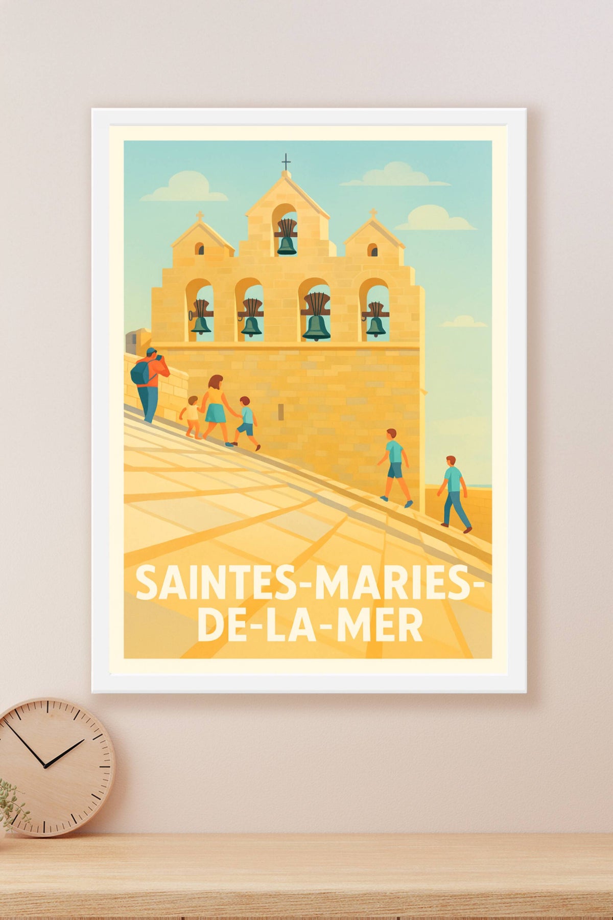 Affiche Saintes-Maries-de-la-Mer — Lumières et cloches emblématiques · poster d'art de Saintes-Maries-de-la-Mer
