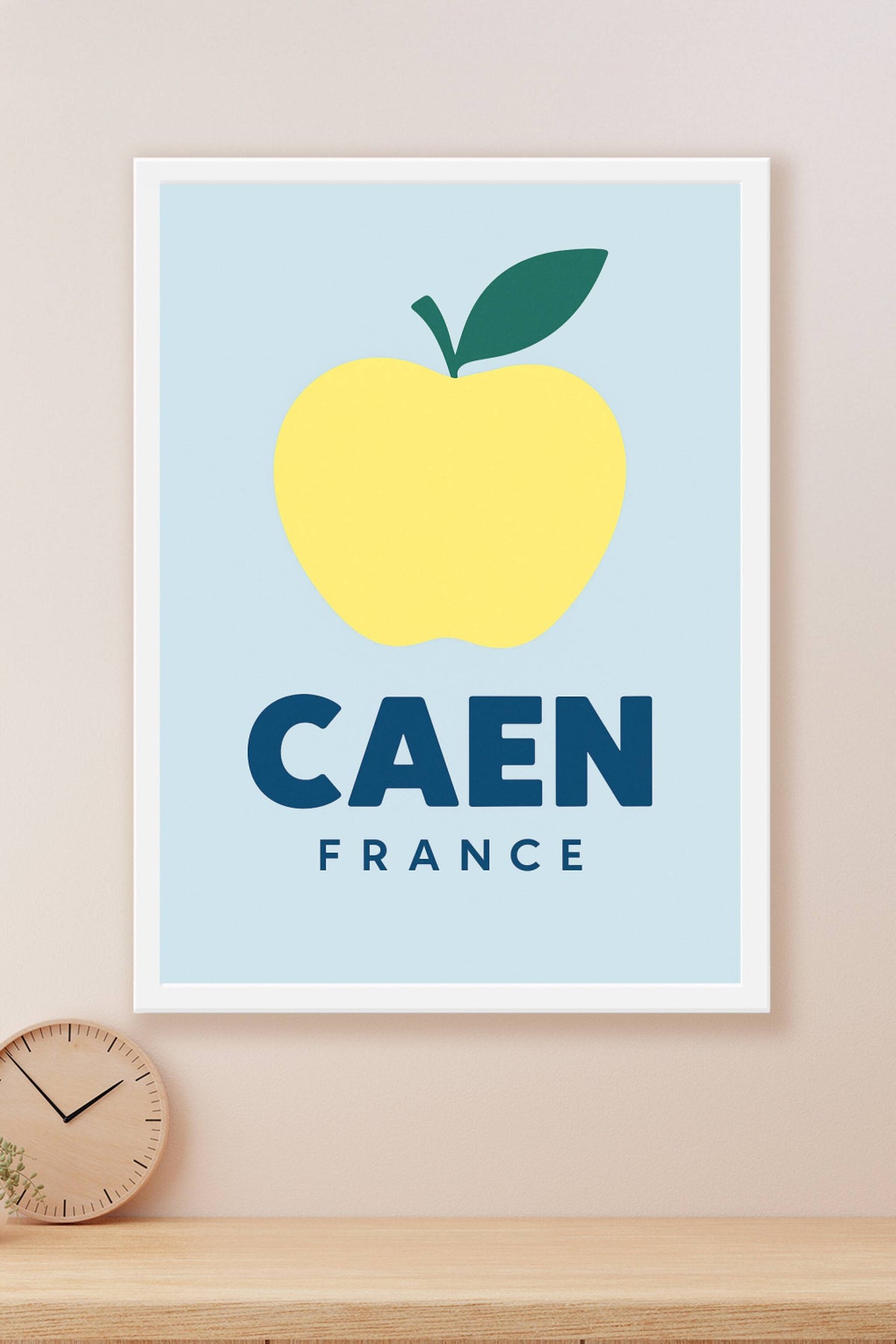 Affiche Caen — La pomme iconique du paysage normand · poster d'art de Caen