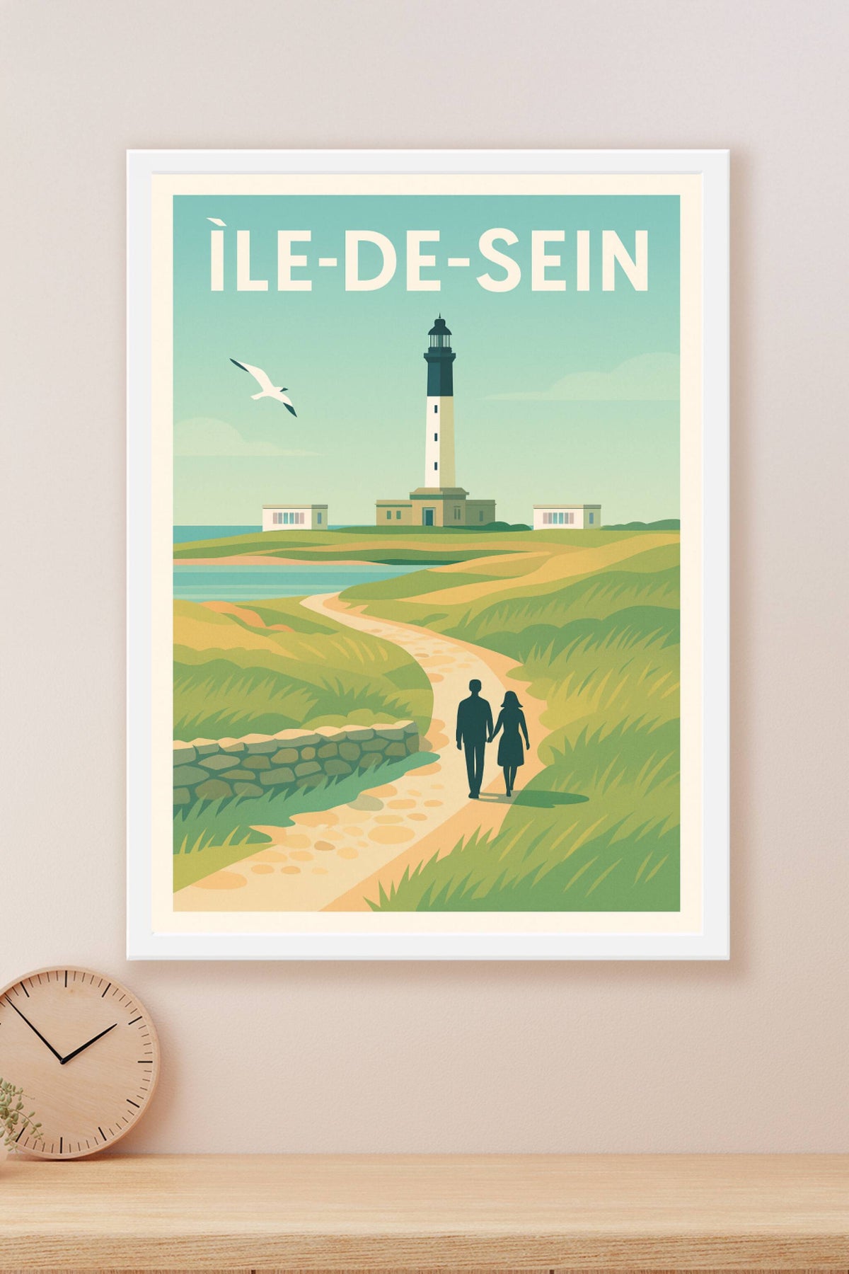 Affiche Île-de-Sein — Promenade romantique au phare emblématique · poster d'art de Île-de-Sein